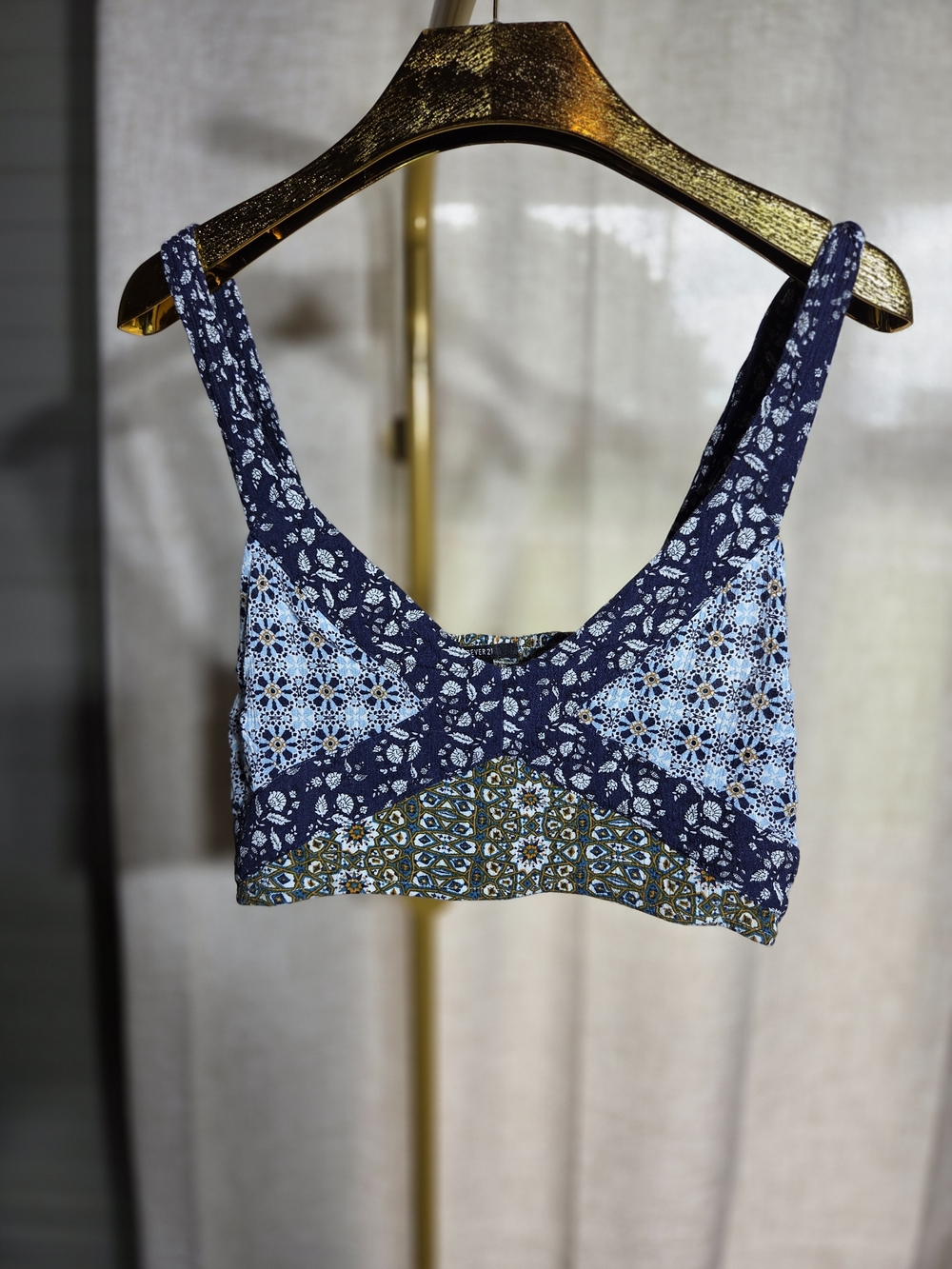 Forever 21 Navy Blue and Light Blue Patterned Crop Top